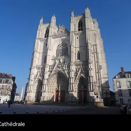 Le St Pierre Face Au Chateau In