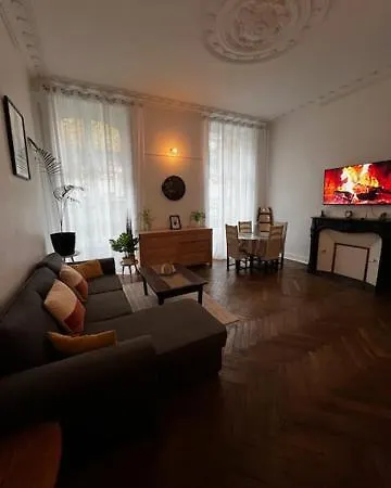 Apartament Le St Pierre Face Au Chateau In Nantes