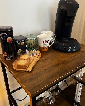 Le St Pierre Face Au Chateau In *