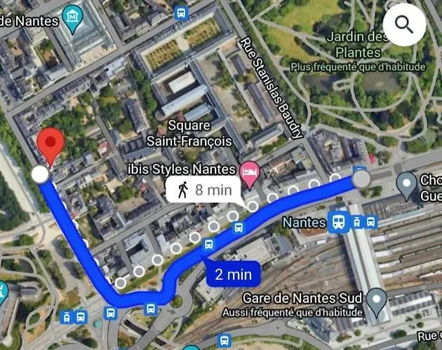 Le St Pierre Face Au Chateau In Apartment Nantes