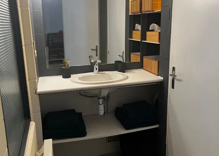 Le St Pierre Face Au Chateau In