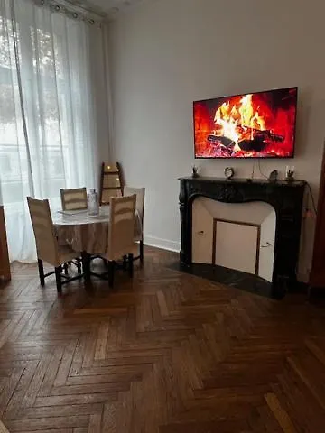 Le St Pierre Face Au Chateau In Nantes