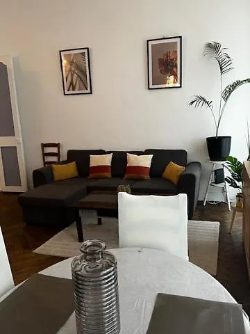 Le St Pierre Face Au Chateau In