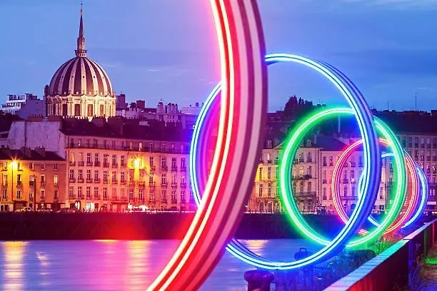 Le St Pierre Face Au Chateau In * Nantes